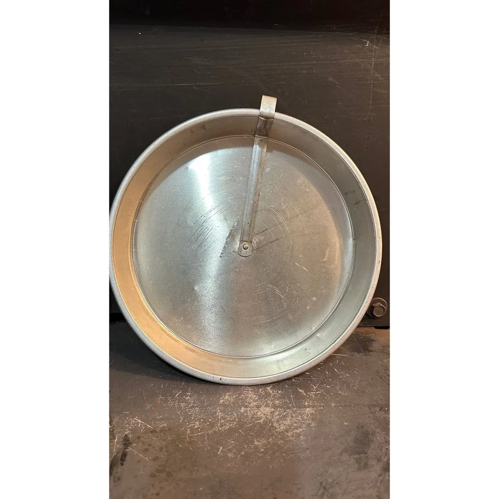 Vintage Century Aluminum Ware 9 Inch Round Cake Pan with Rotating‎ Cutter USA